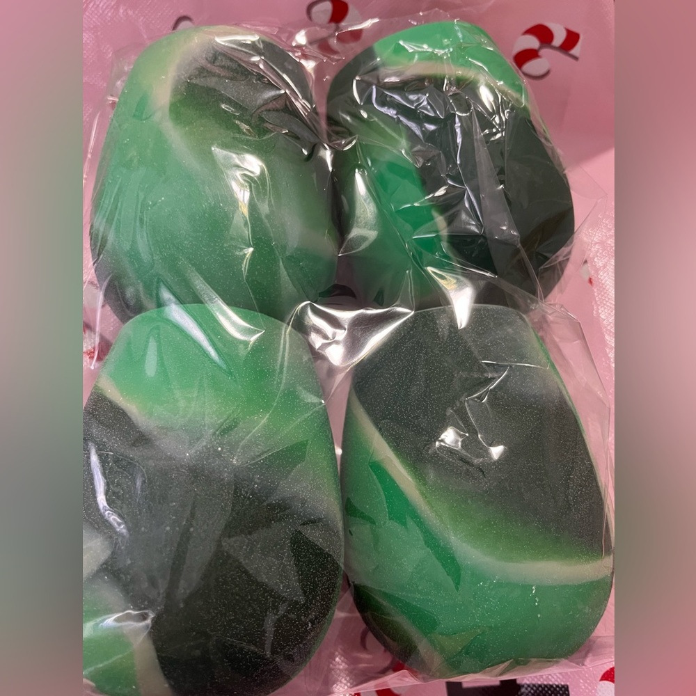 NIB green Silicone Swirls Green Wine Glasses Set of 4